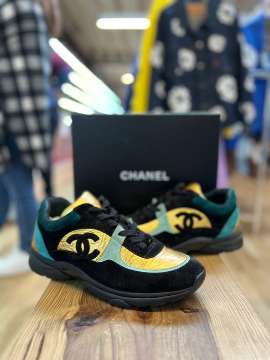 Chanel Calfskin Trainer "Black/Gold" (pre-owned)