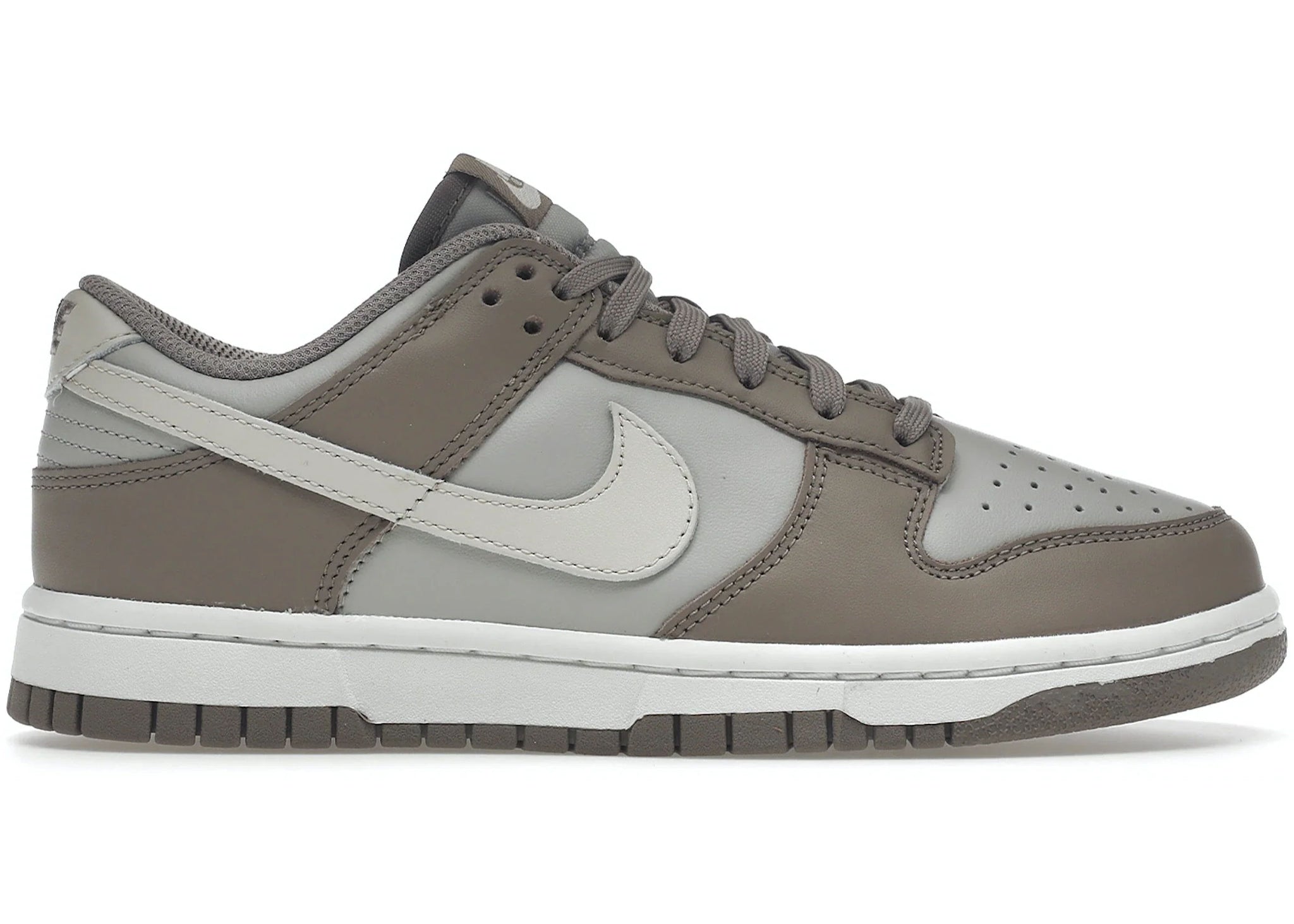 Nike Dunk Low "Bone Beige"